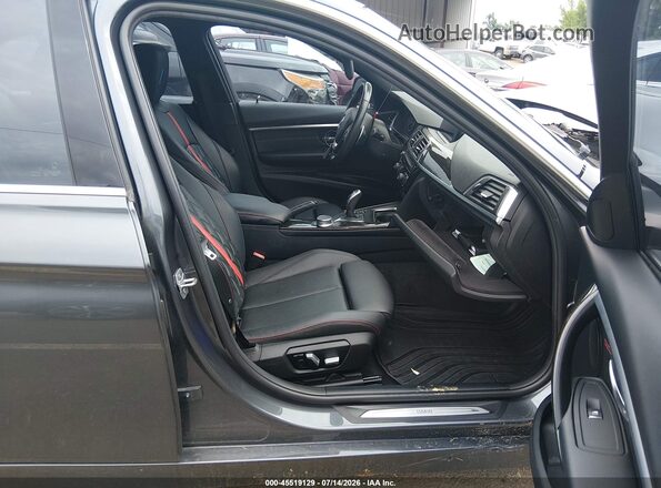 WBA8B9C59JK676832 2018 BMW 3 SERIES Gray Widok wnętrza z przodu