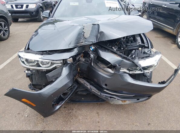 WBA8B9C59JK676832 2018 BMW 3 SERIES Gray Widok z przodu
