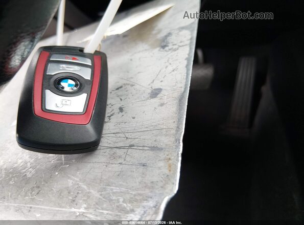 WBA8B9G32HNU52349 2017 BMW 3 SERIES Красный Вид панели приборов