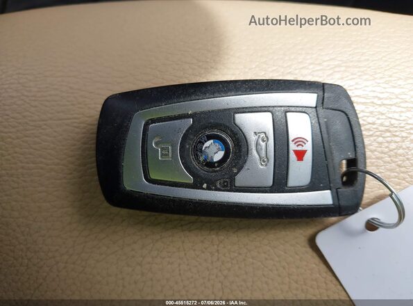 WBA8D9C31HA004580 2017 BMW 3 SERIES Blue Вид панелі приладів