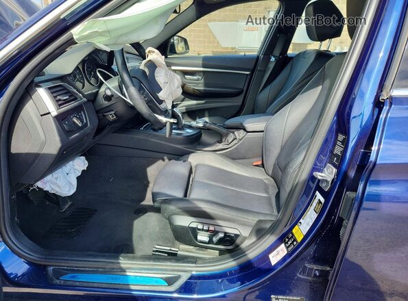 WBA8D9C52JA608386 2018 BMW 3 SERIES Blue Front interior view