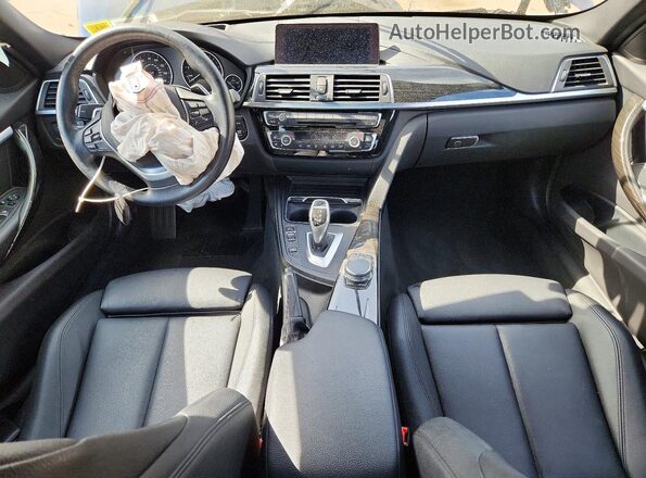 WBA8D9C52JA608386 2018 BMW 3 SERIES Blue Dashboard view