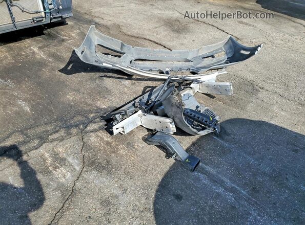 WBA8D9C55HK678002 2017 BMW 3 SERIES Silver Engine compartment view