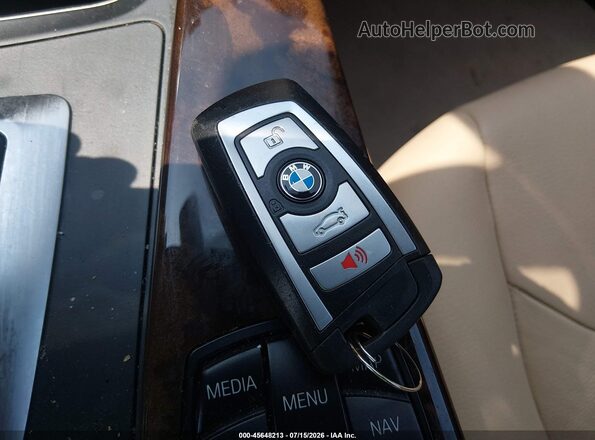 WBA8D9G54HNT91548 2017 BMW 3 SERIES Blue Widok deski rozdzielczej