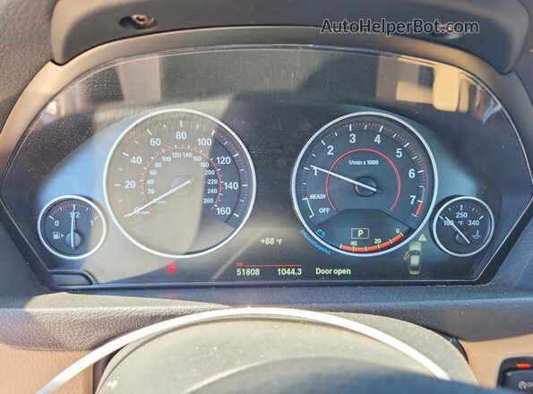 WBA8D9G54JNU67128 2018 BMW 3 SERIES White Instrument cluster view