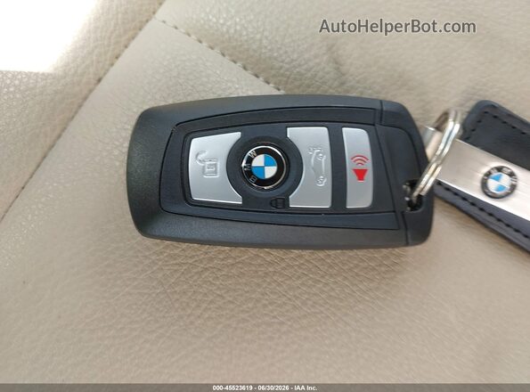 WBA8E1G5XHNU12871 2017 BMW 3 SERIES Black Вид панелі приладів