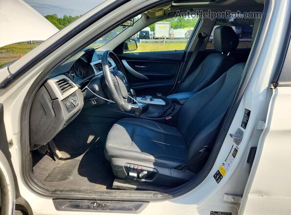 WBA8E5G58JNV01710 2018 BMW 3 SERIES White Vista interior delantera