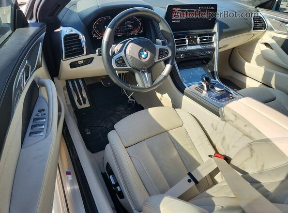 WBADZ2C08RCR21289 2024 BMW 8 SERIES White Առջևի վահանակի տեսք