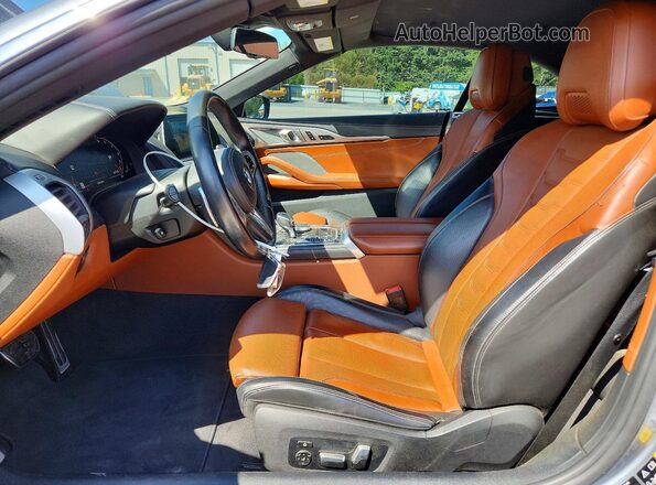 WBAFY4C06MCG49943 2021 BMW M8 Gray წინა სალონის ხედი