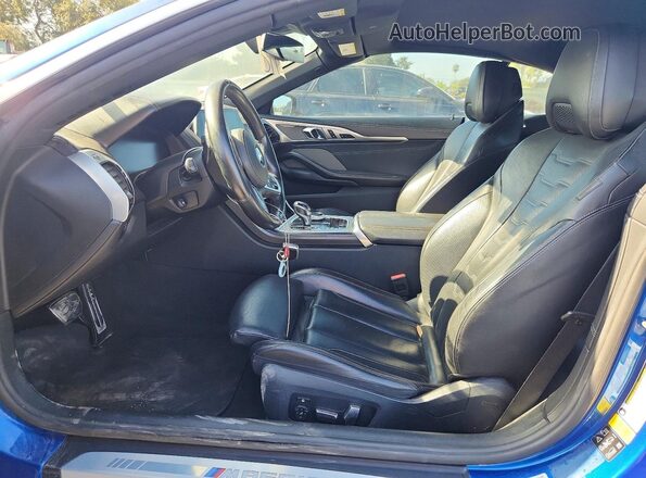WBAFY4C57KBX39274 2019 BMW M8 Blue Widok wnętrza z przodu