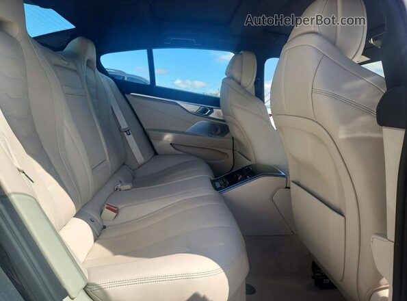 WBAGV4C05PCM39929 2023 BMW 8 SERIES Black Vista de los asientos traseros