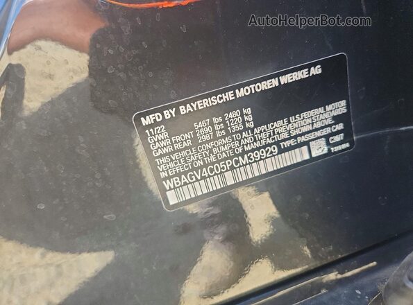 WBAGV4C05PCM39929 2023 BMW 8 SERIES Black Vista del compartimento del motor