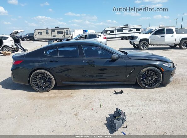WBAGV8C00LCD64738 2020 BMW M8 Black Սալոնի 360 աստիճան տեսք