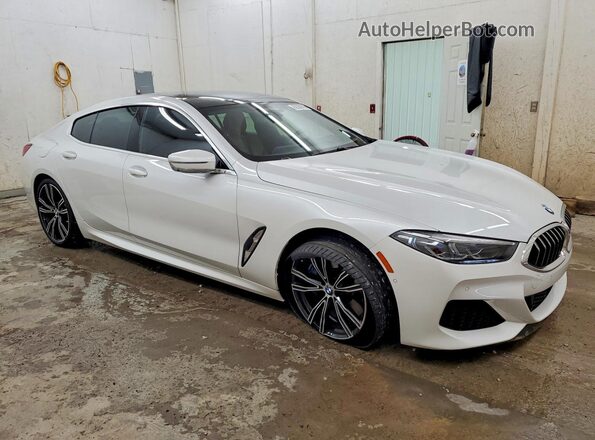 WBAGV8C00NCG97413 2022 BMW M8 White Delantero derecho