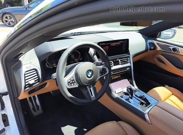 WBAGV8C00TCX07870 2026 BMW M8 White წინა სალონის ხედი