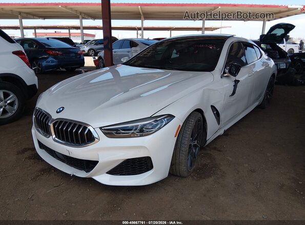 WBAGV8C03LCE47824 2020 BMW M8 White Առջևի ձախ երեք քառորդ տեսարան