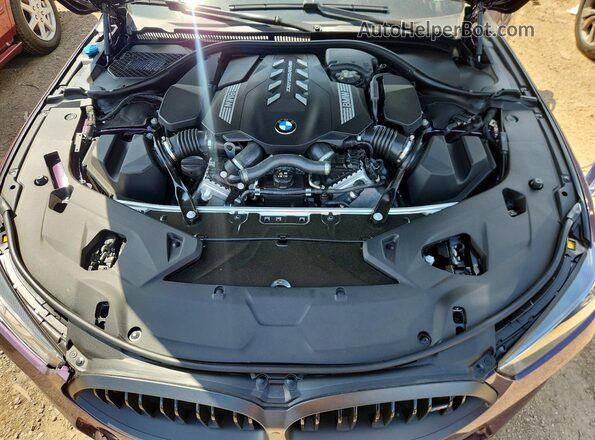 WBAGV8C03TCW98467 2026 BMW M8 Purple Սալոնի հետևի տեսք