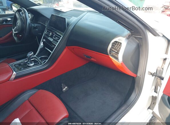 WBAGV8C05MCF63723 2021 BMW M8 White Вид салону спереду