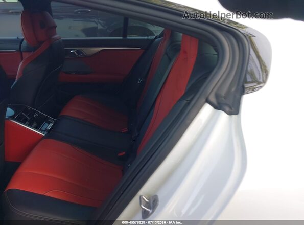WBAGV8C05MCF63723 2021 BMW M8 White Вид наклейки з VIN-кодом