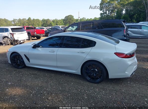 WBAGV8C05MCF63723 2021 BMW M8 White Панорамний вид салону 360°