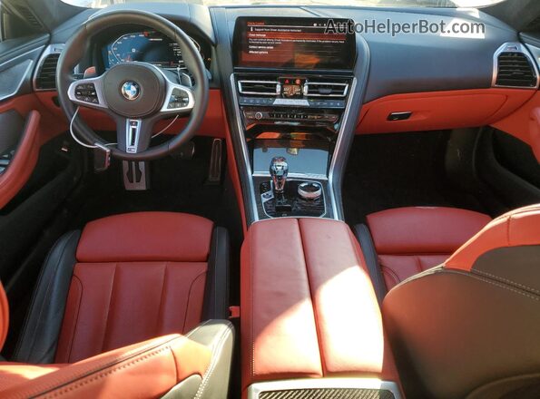 WBAGV8C09RCN94588 2024 BMW M8 White Vista del salpicadero