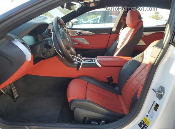 WBAGV8C09RCN94588 2024 BMW M8 White Vista interior delantera