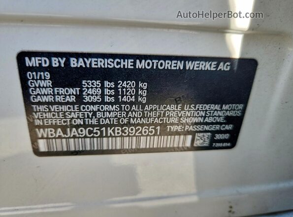 WBAJA9C51KB392651 2019 BMW 5 SERIES White Vista del compartimento del motor