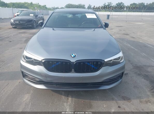 WBAJA9C54JB033177 2018 BMW 5 SERIES Gray ხელსაწყოთა პანელის ხედი