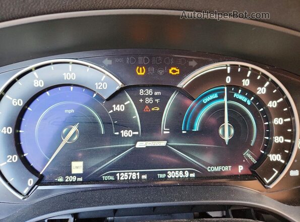 WBAJA9C56JB033908 2018 BMW 5 SERIES White ხელსაწყოთა პანელის ხედი