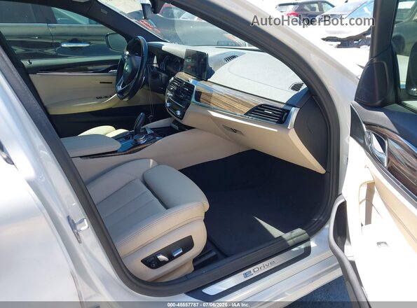 WBAJA9C57JB033514 2018 BMW 5 SERIES White Front interior view