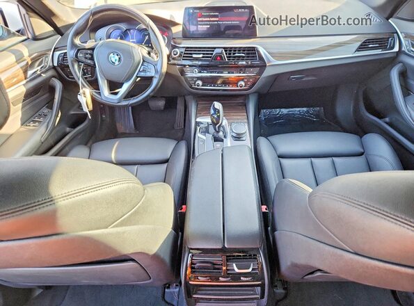 WBAJA9C57JB034260 2018 BMW 5 SERIES Белый Вид панели приборов