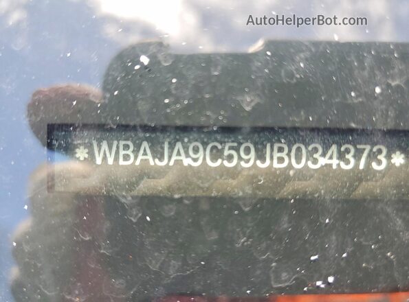 WBAJA9C59JB034373 2018 BMW 5 SERIES Black Вид підкапотного простору