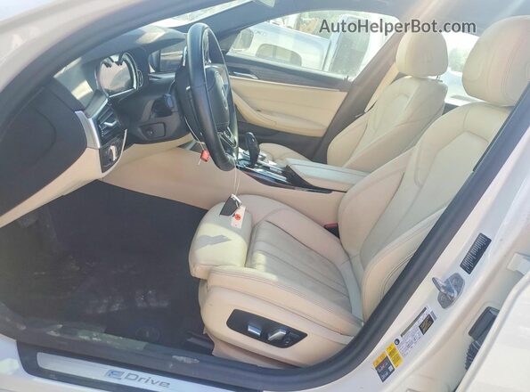 WBAJB1C55JB083990 2018 BMW 5 SERIES Белый Вид салона спереди