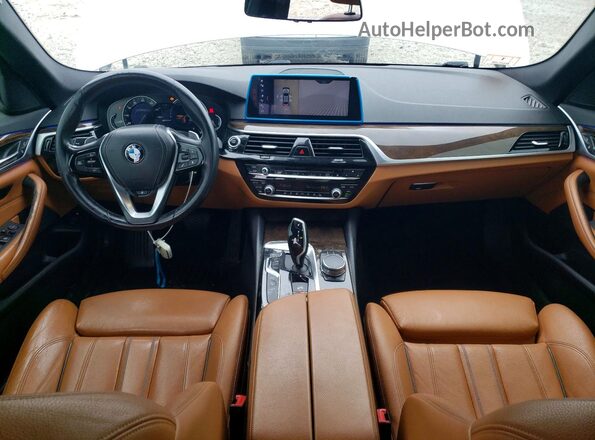 WBAJB1C56JG624211 2018 BMW 5 SERIES Белый Вид панели приборов