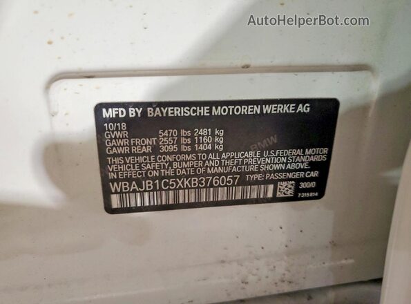 WBAJB1C5XKB376057 2019 BMW 5 SERIES White ძრავის განყოფილების ხედი