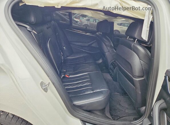 WBAJB9C59KB289216 2019 BMW M5 White Vista de los asientos traseros