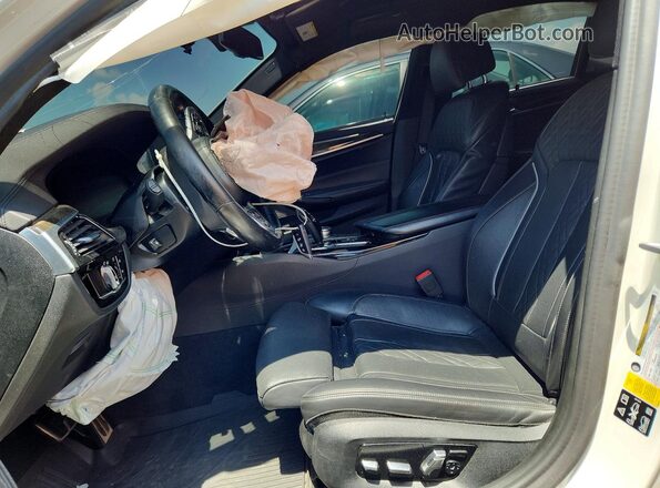 WBAJB9C59KB289216 2019 BMW M5 White Vista interior delantera