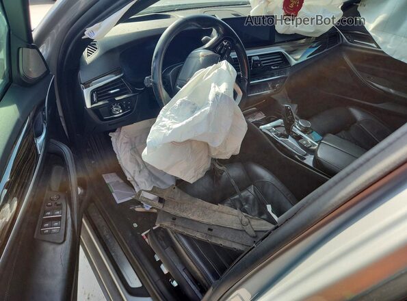 WBAJE5C50KWW16868 2019 BMW 5 SERIES Silver Dashboard view