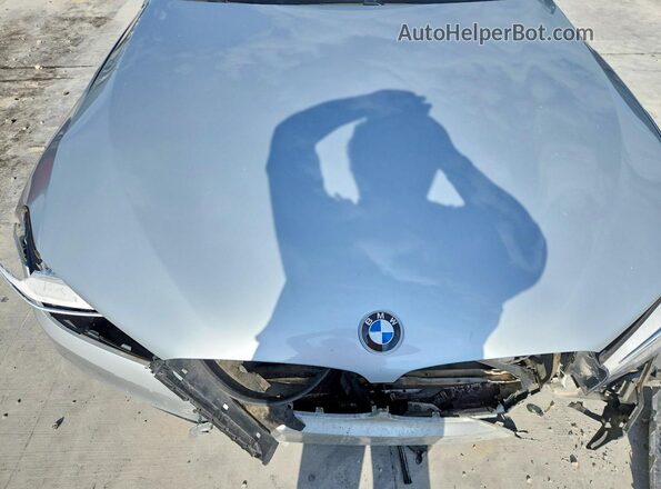 WBAJE5C50KWW16868 2019 BMW 5 SERIES Silver Rear interior view