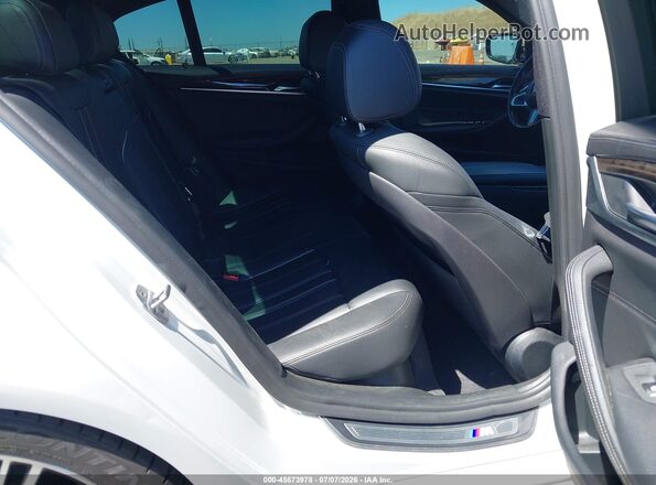WBAJE5C51JWA96519 2018 BMW 5 SERIES White VIN კოდის სტიკერის ხედი