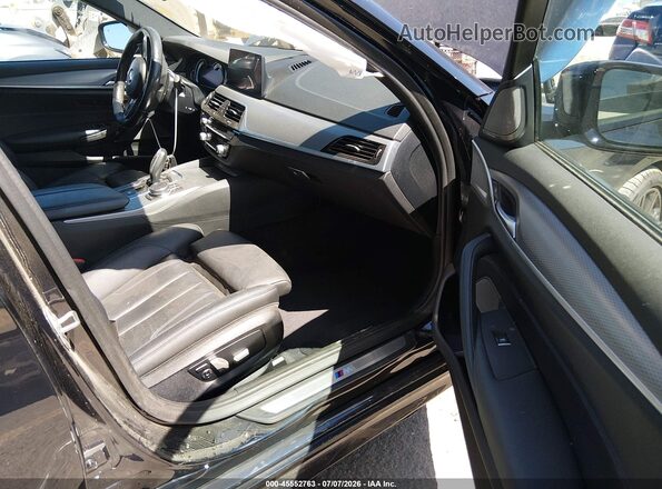 WBAJE5C51KWW10075 2019 BMW 5 SERIES Navy Widok wnętrza z przodu
