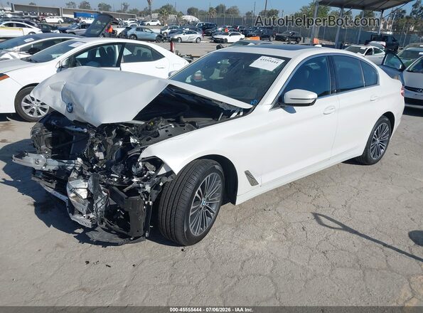 WBAJE5C54KWE66623 2019 BMW 5 SERIES White Front left