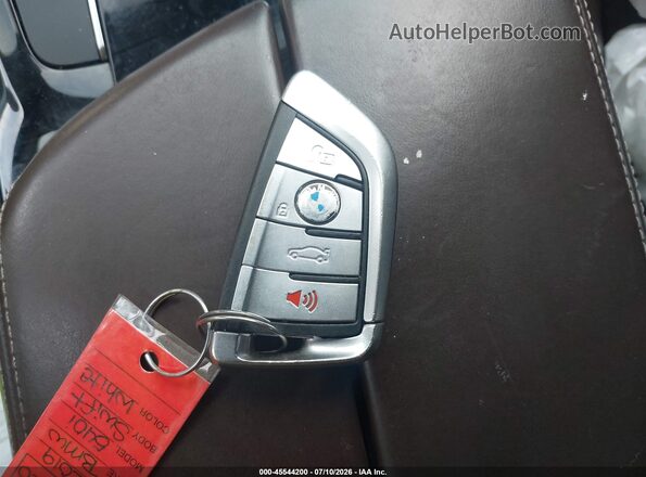 WBAJE5C56KWW27003 2019 BMW 5 SERIES White Vista del salpicadero