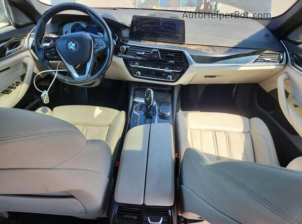 WBAJE5C58JG918045 2018 BMW 5 SERIES Black Widok deski rozdzielczej