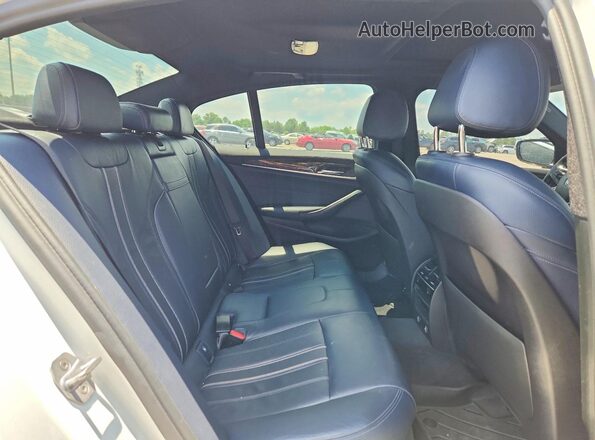 WBAJE7C30HG887698 2017 BMW 5 SERIES White Vista de los asientos traseros