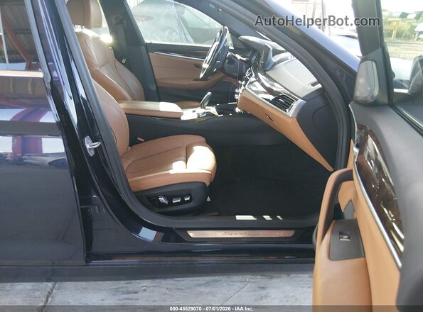 WBAJE7C35HWA03912 2017 BMW 5 SERIES Blue Вид салону спереду