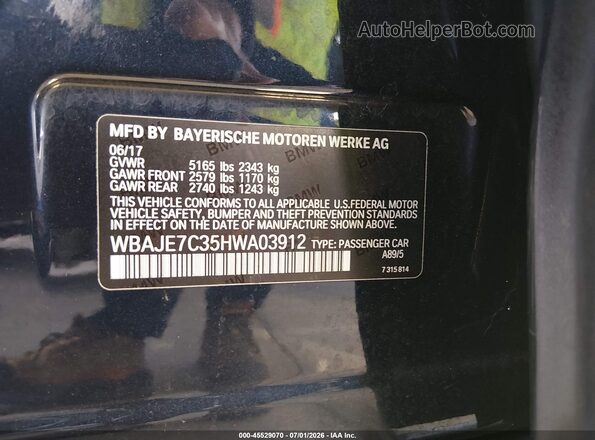 WBAJE7C35HWA03912 2017 BMW 5 SERIES Blue Вид підкапотного простору