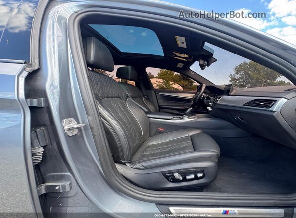 WBAJE7C50JG891256 2018 BMW 5 SERIES Gray წინა სალონის ხედი