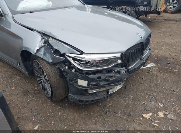 WBAJE7C53JG892174 2018 BMW 5 SERIES Gray Widok z przodu