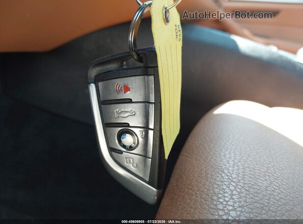 WBAJE7C59JWD52370 2018 BMW 5 SERIES Dark Blue Widok deski rozdzielczej